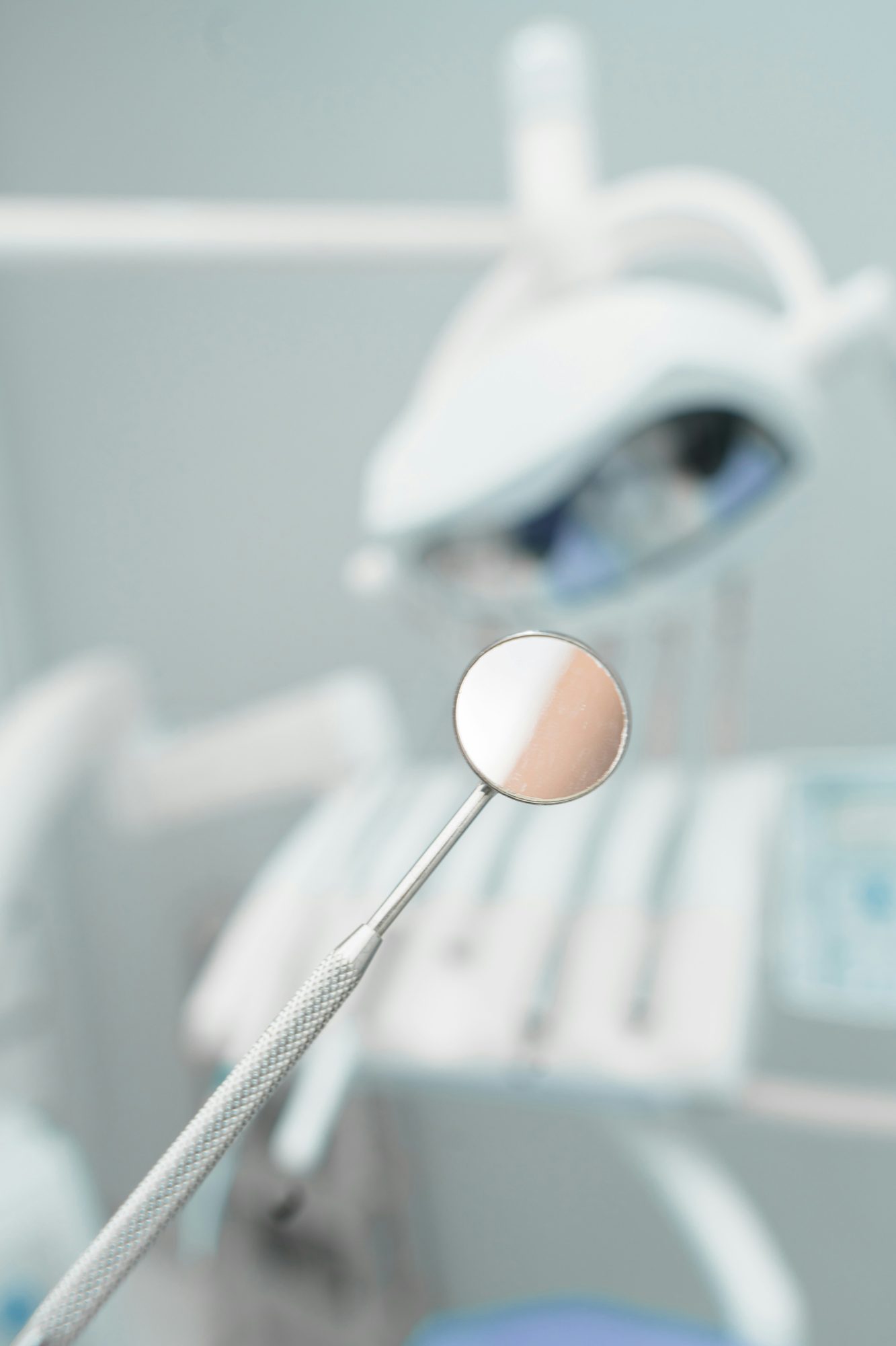 Sillón dental iluminado en la nueva clínica Dentikos de Orihuela